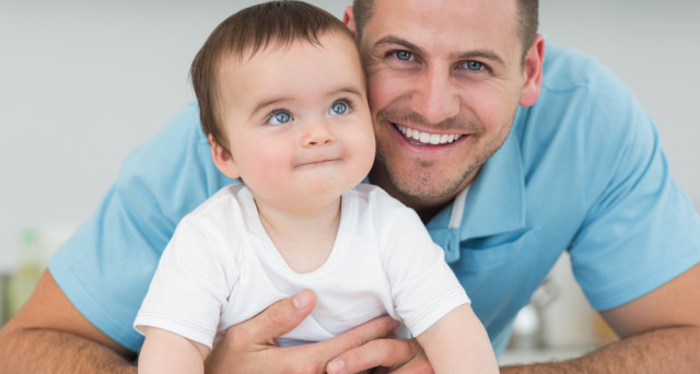 Congedi papà: dal 2018 i giorni obbligatori passano a 4